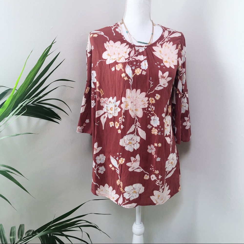 NWT Bell Sleeve Floral Top M